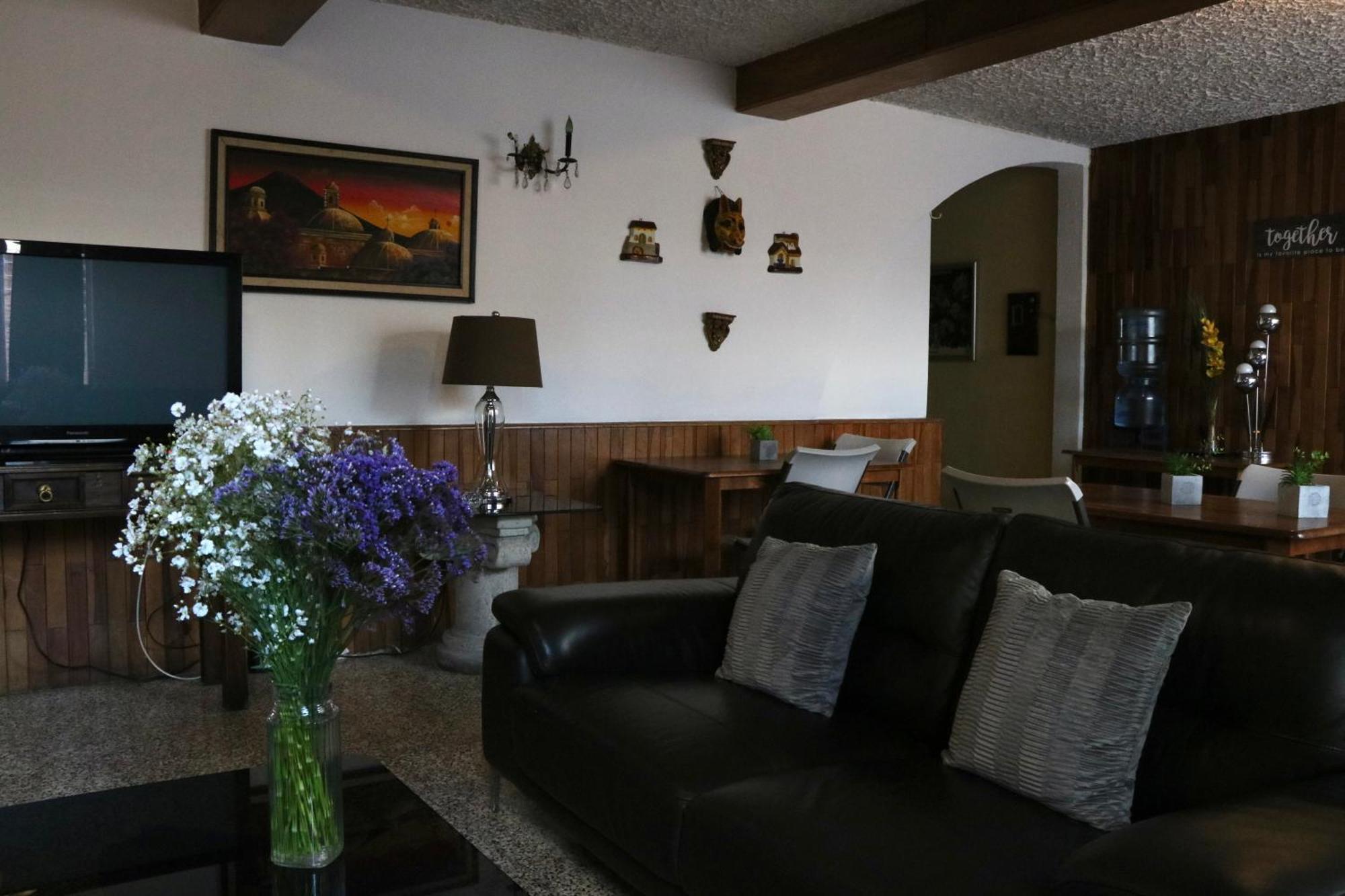 Hostal Los Volcanes Guatemala City ภายนอก รูปภาพ