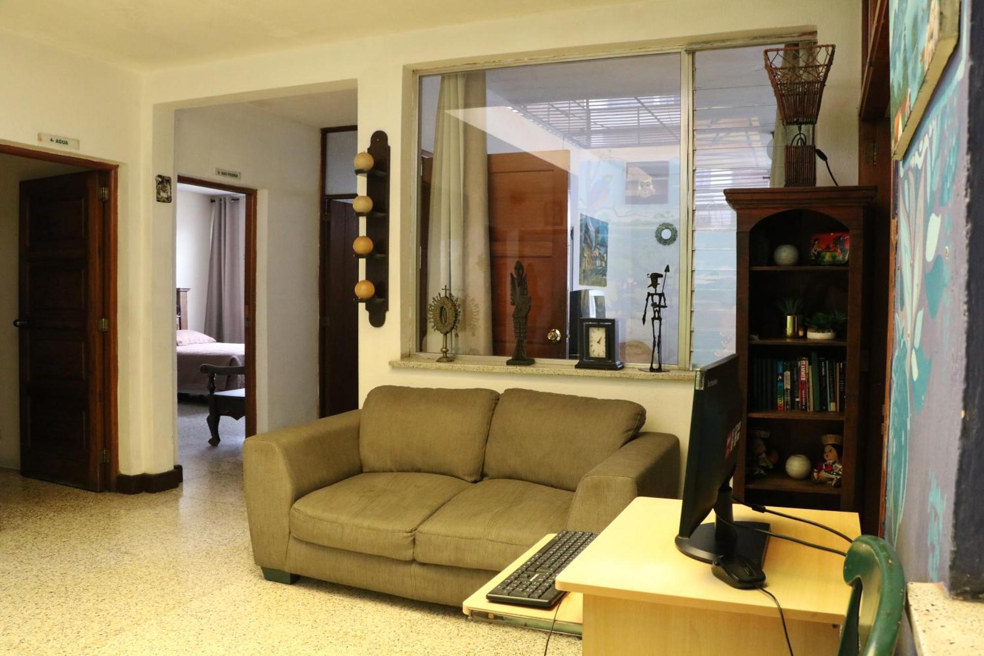 Hostal Los Volcanes Guatemala City ภายนอก รูปภาพ