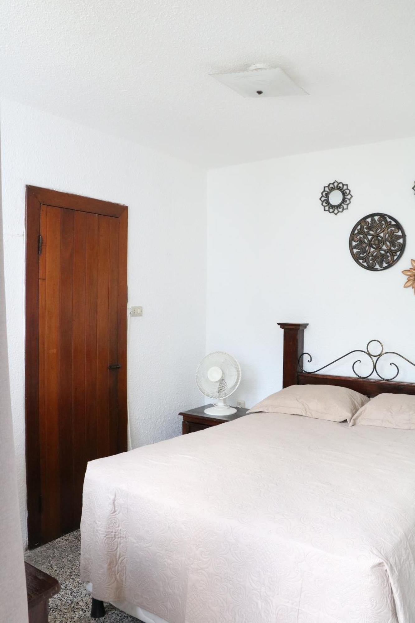 Hostal Los Volcanes Guatemala City ภายนอก รูปภาพ